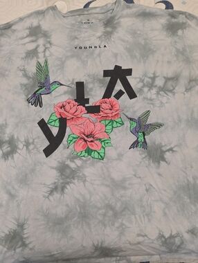 YoungLA Gray Tie-Dye Tee with Pink Floral & Green Hummingbirds Size LARGE!